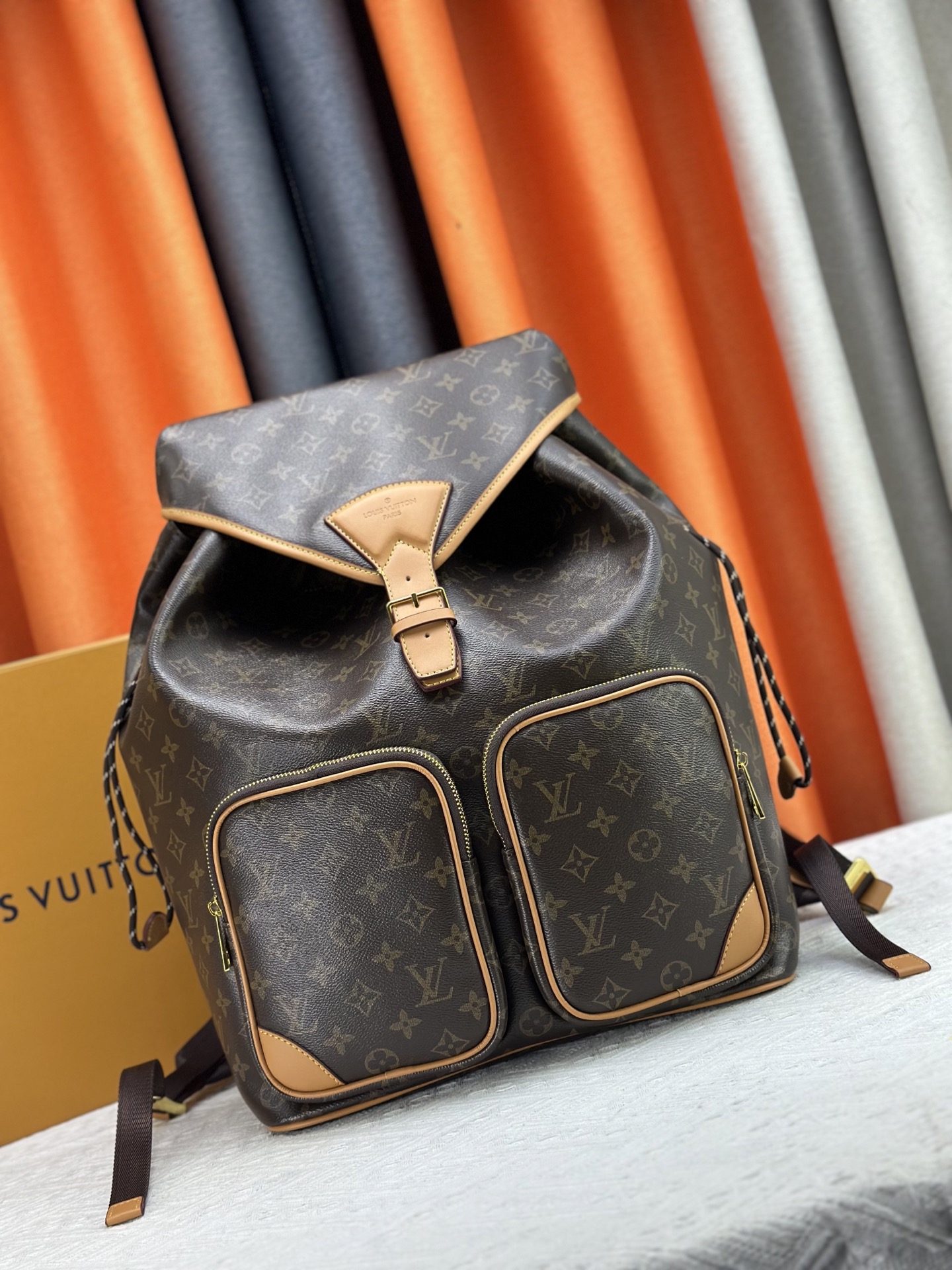 LV bag 678
